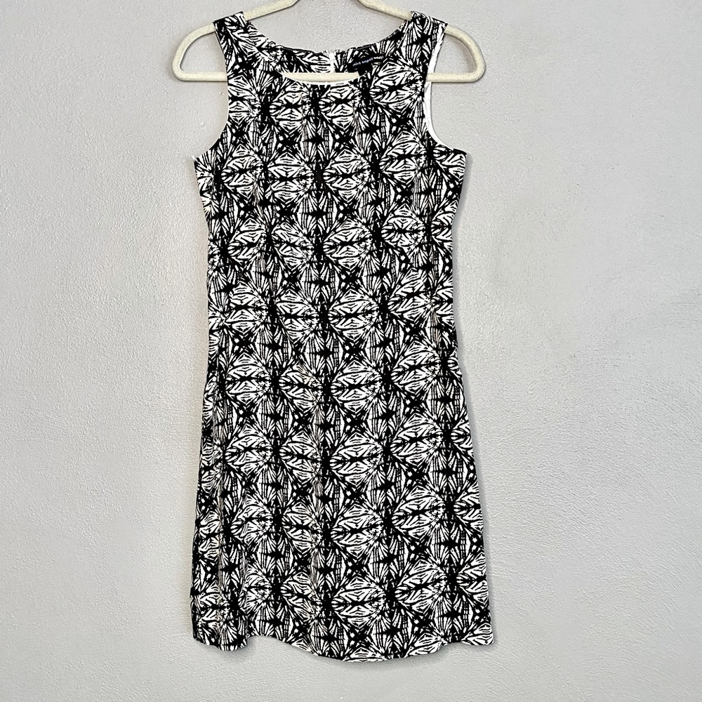 Saint Tropez Dress Size 4 Pattern 100% Linen Black White Knee Length Sleeveless